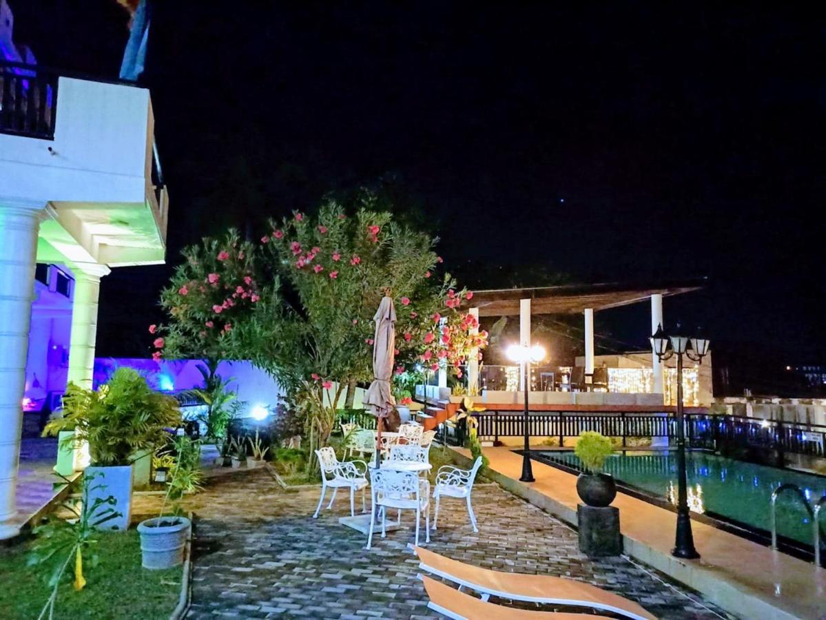 Queens Beach Hotel Tangalle Extérieur photo