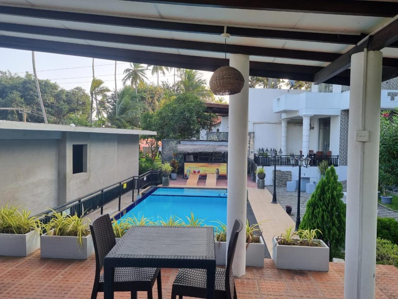 Queens Beach Hotel Tangalle Extérieur photo
