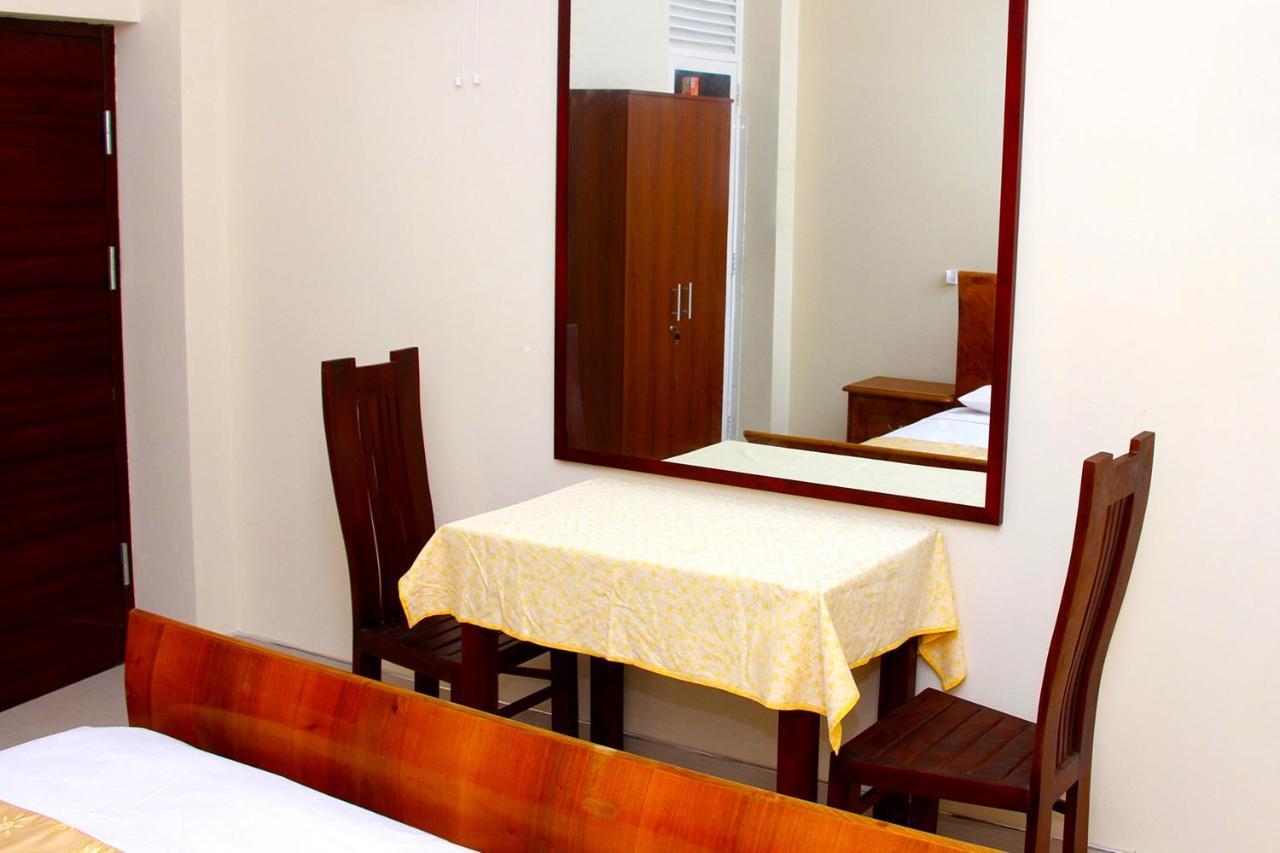 Queens Beach Hotel Tangalle Extérieur photo