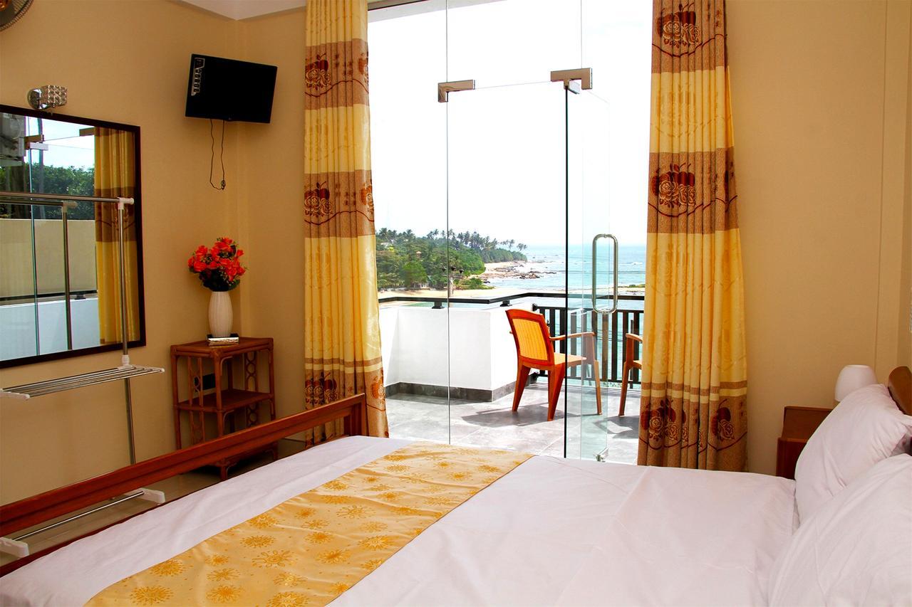 Queens Beach Hotel Tangalle Extérieur photo