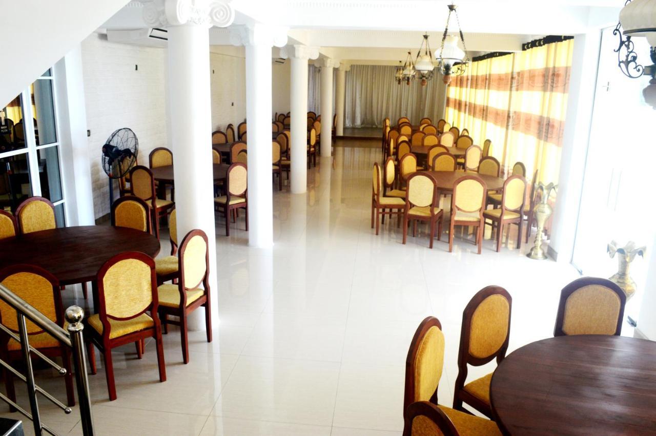 Queens Beach Hotel Tangalle Extérieur photo