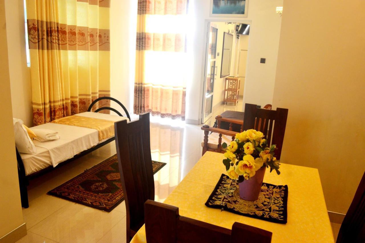 Queens Beach Hotel Tangalle Extérieur photo