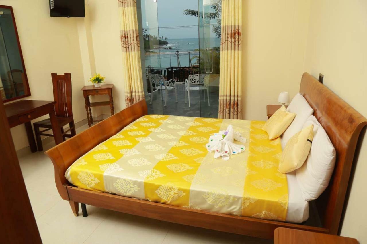 Queens Beach Hotel Tangalle Extérieur photo