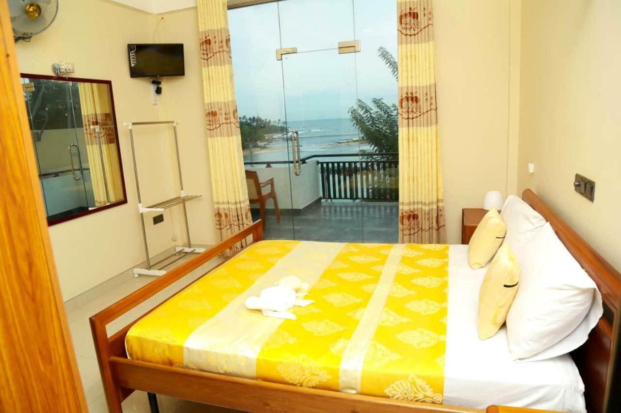 Queens Beach Hotel Tangalle Extérieur photo