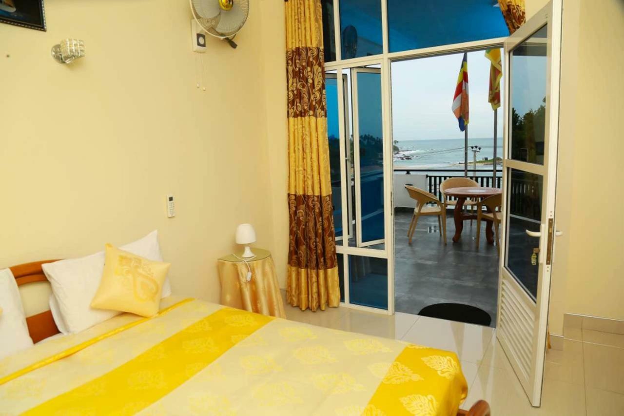 Queens Beach Hotel Tangalle Extérieur photo