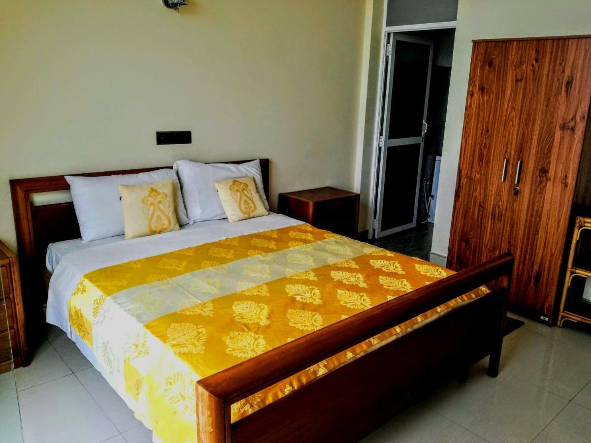 Queens Beach Hotel Tangalle Extérieur photo